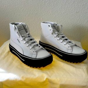 NWOT High top platform pumas Never worn.